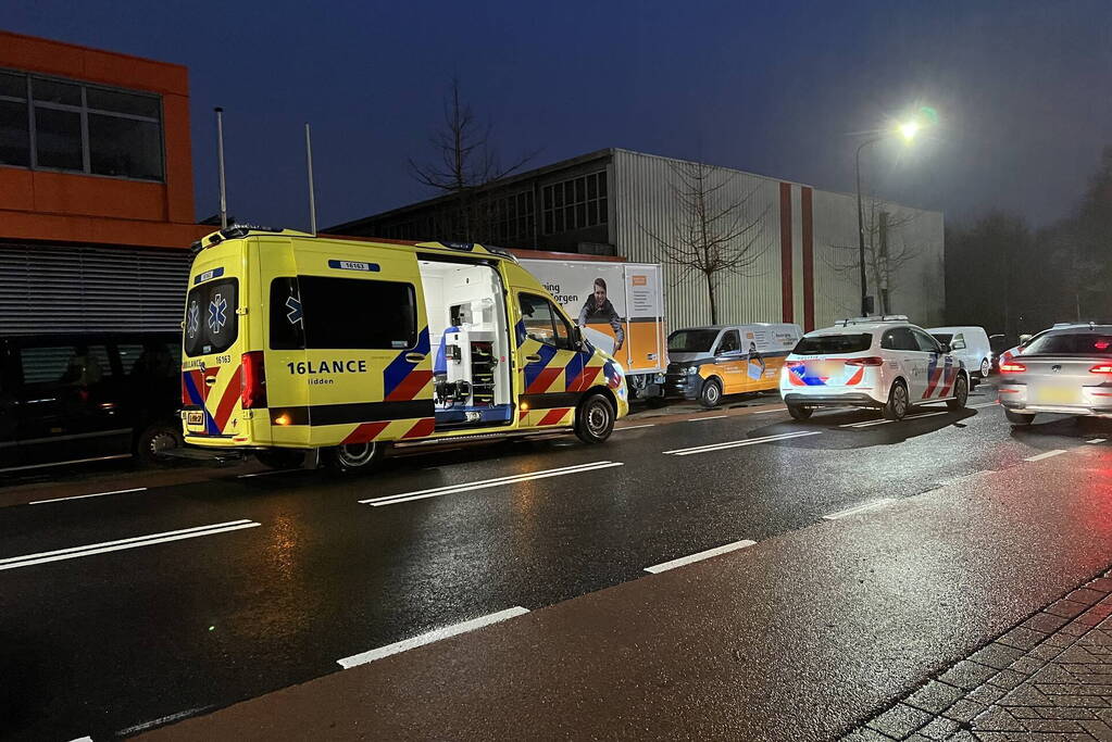 Voetganger en brommerrijder gewond bij botsing