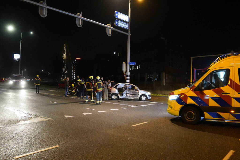 Gewonden en flinke schade na aanrijding