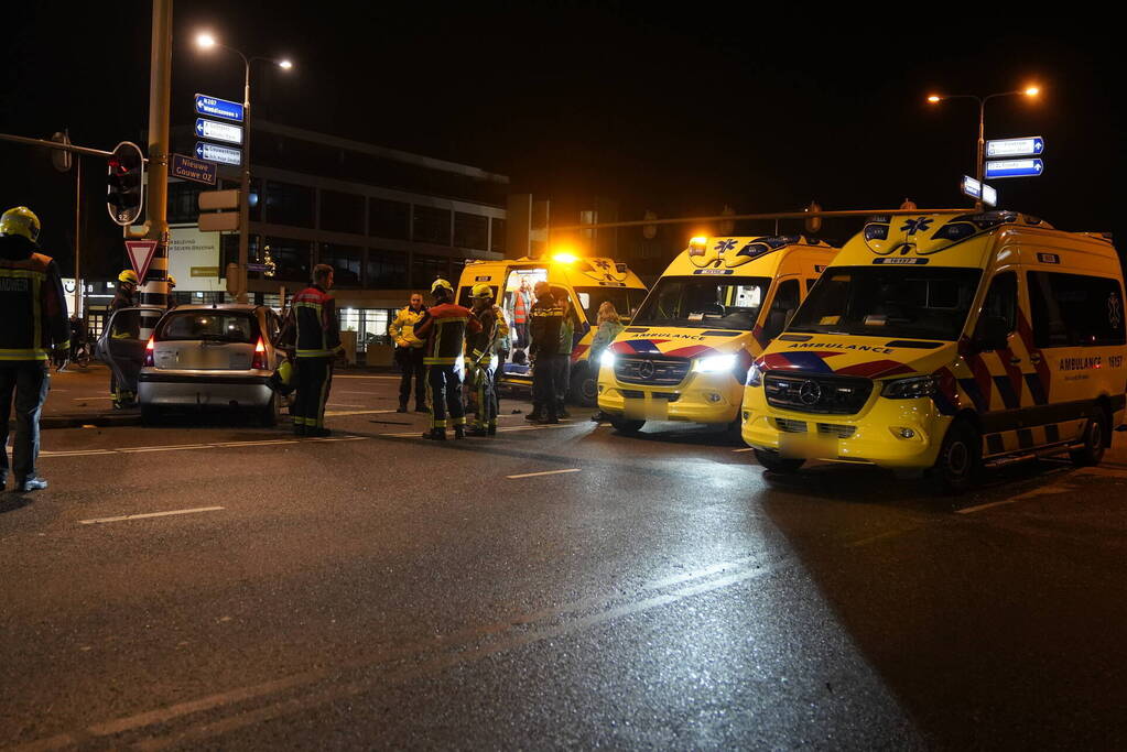 Gewonden en flinke schade na aanrijding