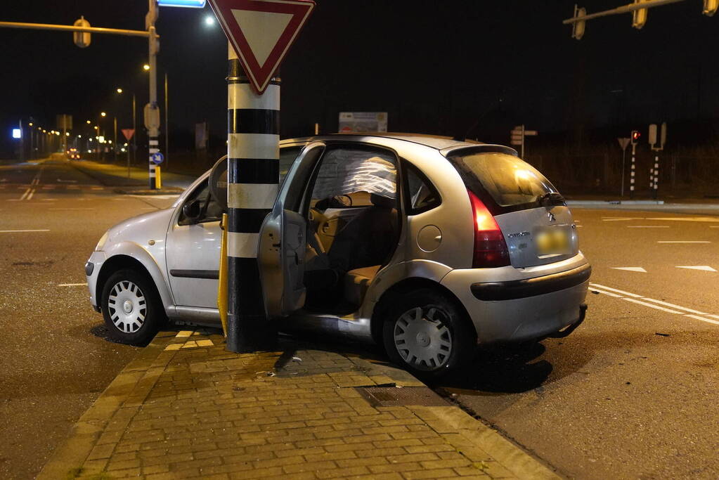 Gewonden en flinke schade na aanrijding