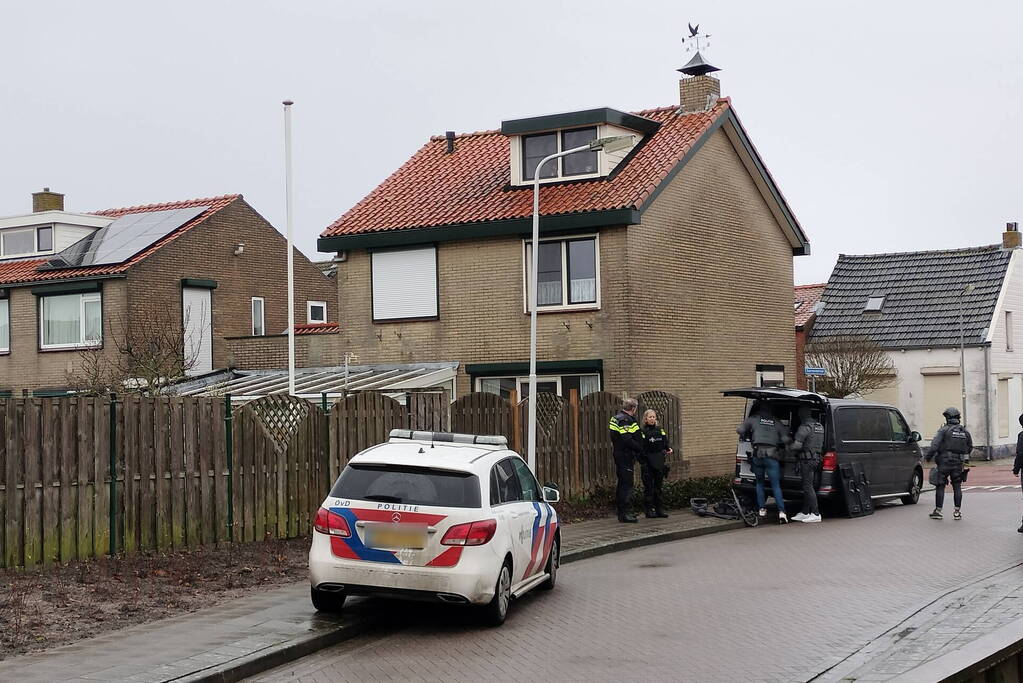 Straat groots afgezet vanwege inzet arrestatieteam