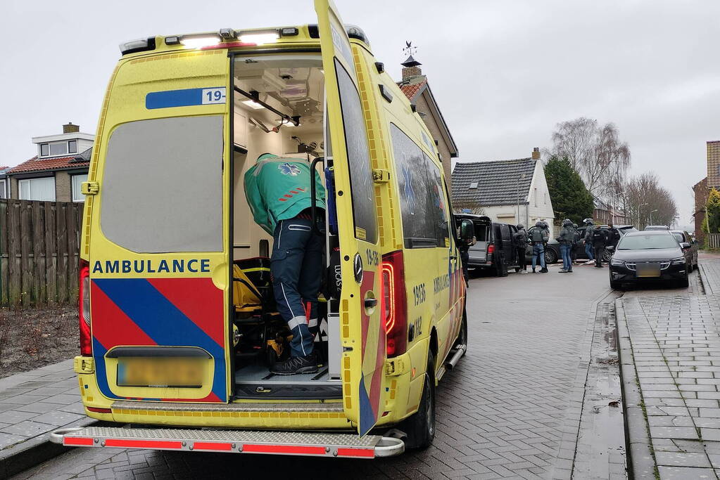 Straat groots afgezet vanwege inzet arrestatieteam