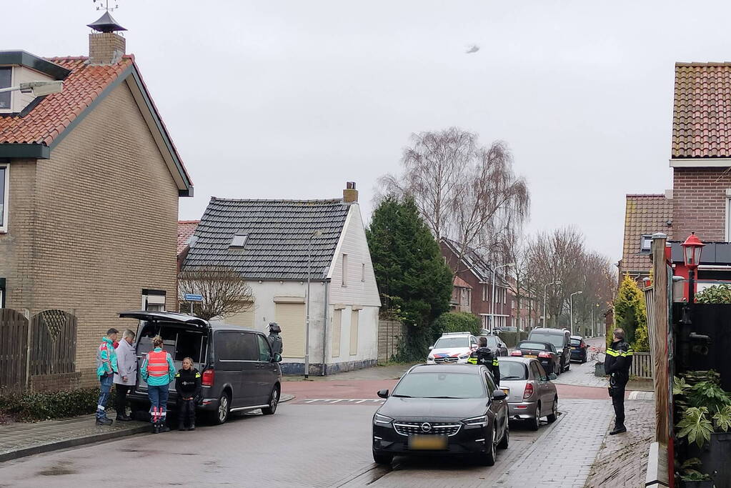 Straat groots afgezet vanwege inzet arrestatieteam