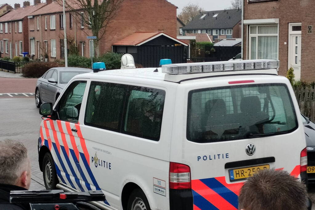 Straat groots afgezet vanwege inzet arrestatieteam