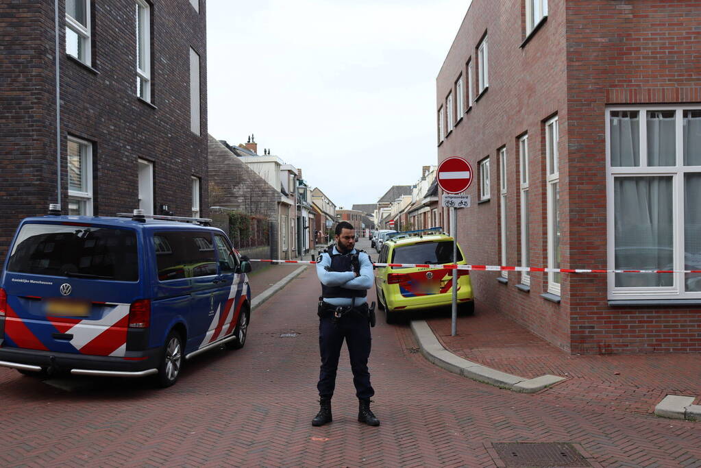 Arrestatieteam ingezet en straat afgesloten voor vrouw met verward gedrag