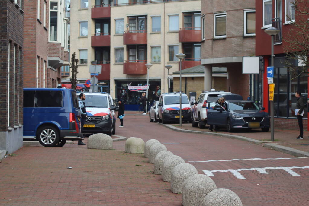 Arrestatieteam ingezet en straat afgesloten voor vrouw met verward gedrag