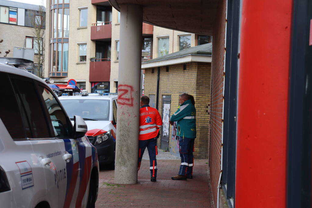 Arrestatieteam ingezet en straat afgesloten voor vrouw met verward gedrag