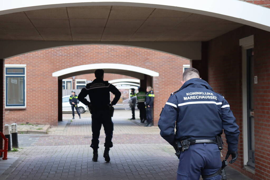 Arrestatieteam ingezet en straat afgesloten voor vrouw met verward gedrag