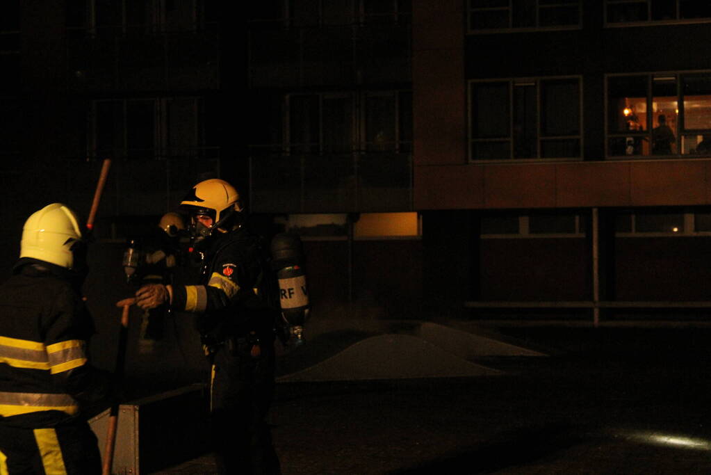 Brandweer blust flinke brand op skatepark