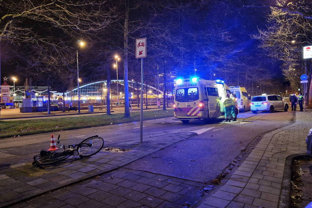 Fietser gewond bij botsing met taxi