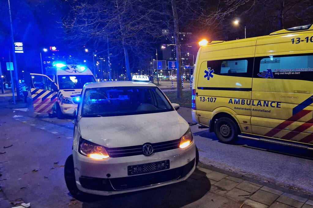 Fietser gewond bij botsing met taxi