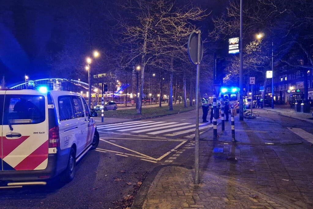 Fietser gewond bij botsing met taxi