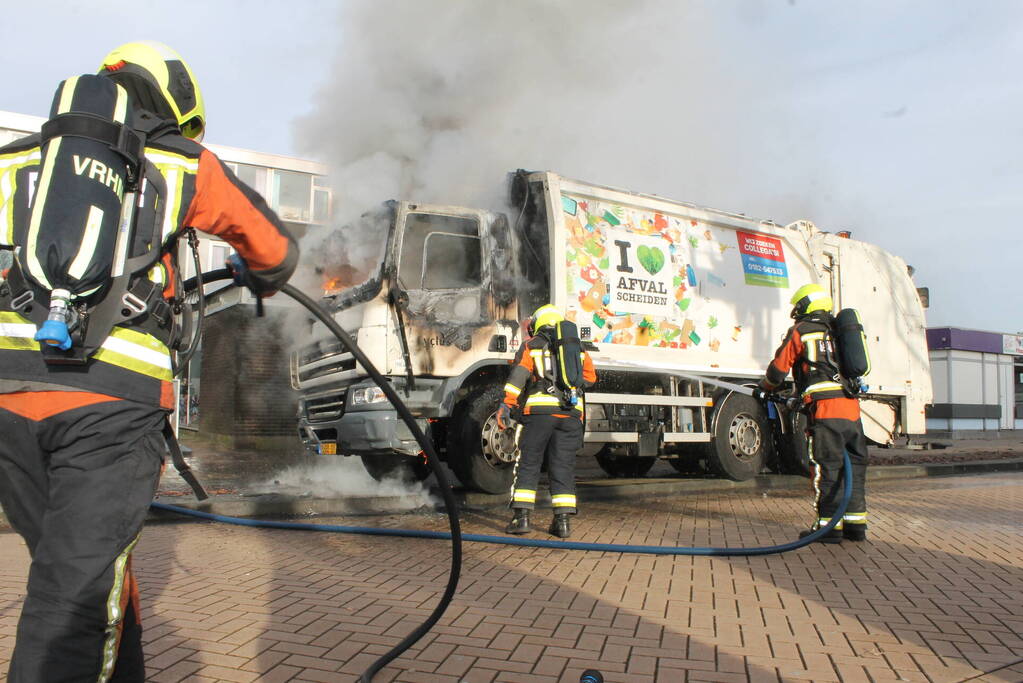 Cabine van vuilniswagen volledig uitgebrand