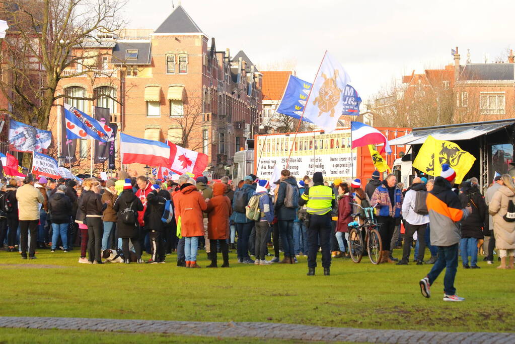 Demonstratie op Museumplein tegen regeringsbeleid