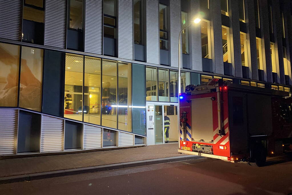 Mogelijk gebouwbrand in kantoorpand