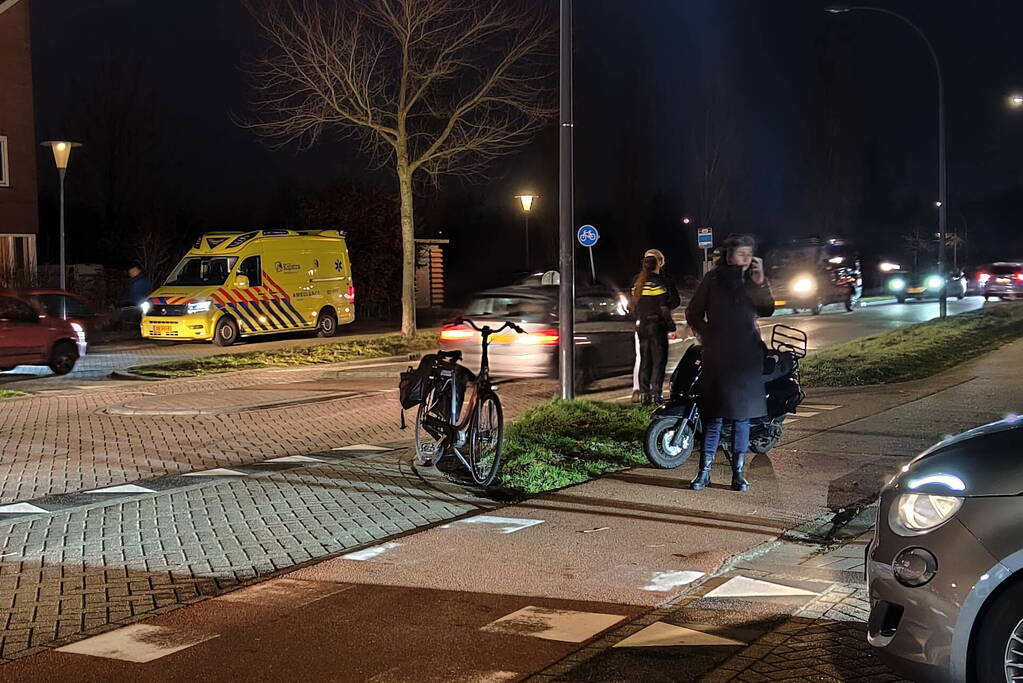 Gewonde bij ongeval tussen fietser en scooterrijder