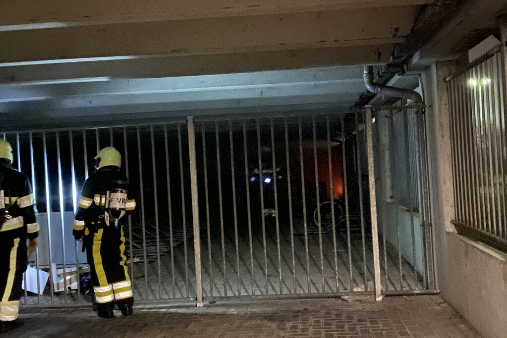 Brand in fietsenstalling snel geblust