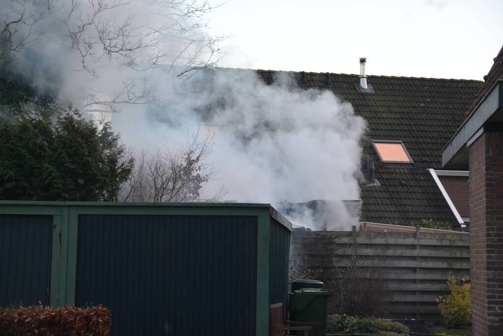 Flinke rookontwikkeling bij brand in bijgebouw