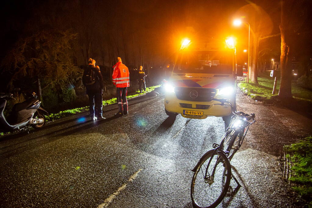 Voetganger raakt gewond bij botsing met brommerrijder