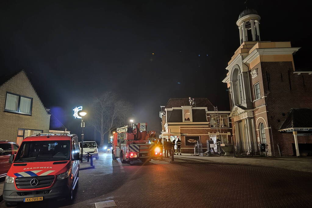 Brandweer ingezet voor mogelijke schoorsteenbrand