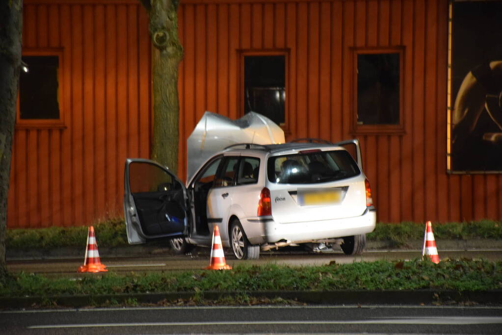 Eenzijdig ongeval tegen boom