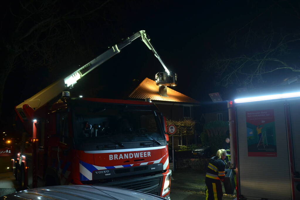 Schoorsteenbrand snel onder controle