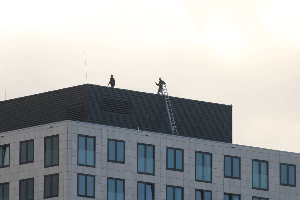 Losgewaaide dakplaten zorgt voor gevaarlijke situatie