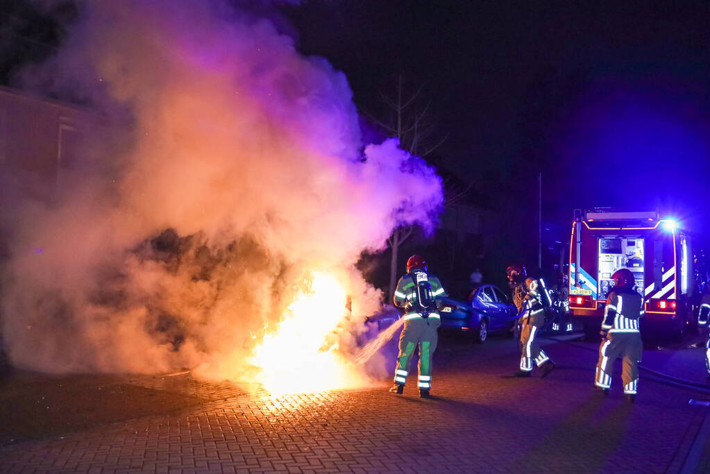 Personenwagen verwoest door brand