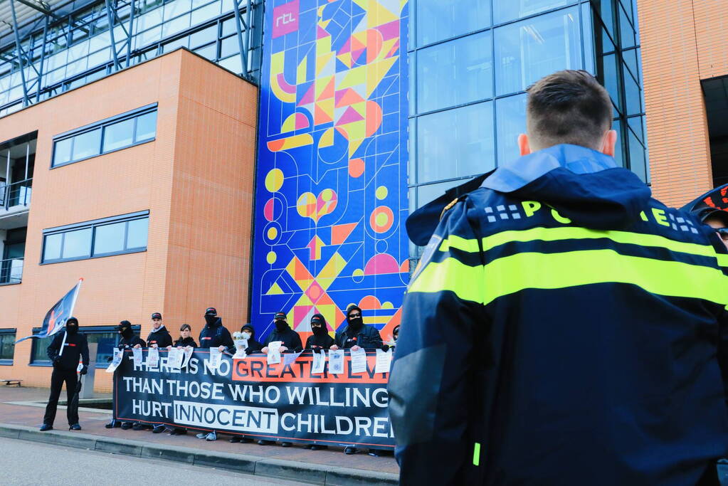 Demonstratie bij Mediapark in Hilversum