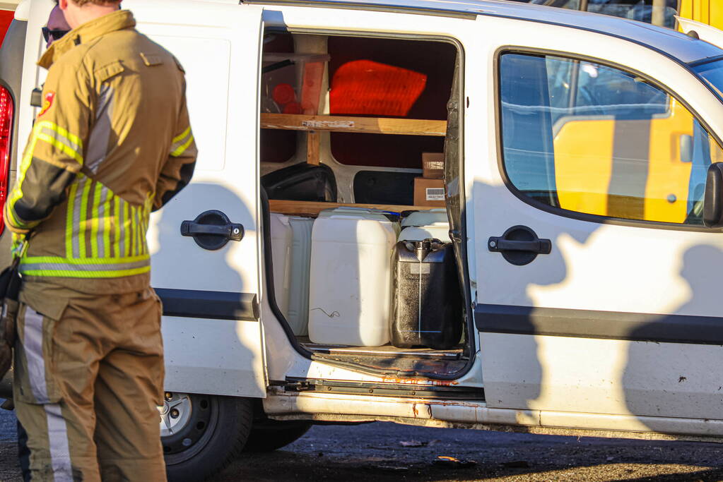 Bestelbus met verdachte inhoud aangetroffen