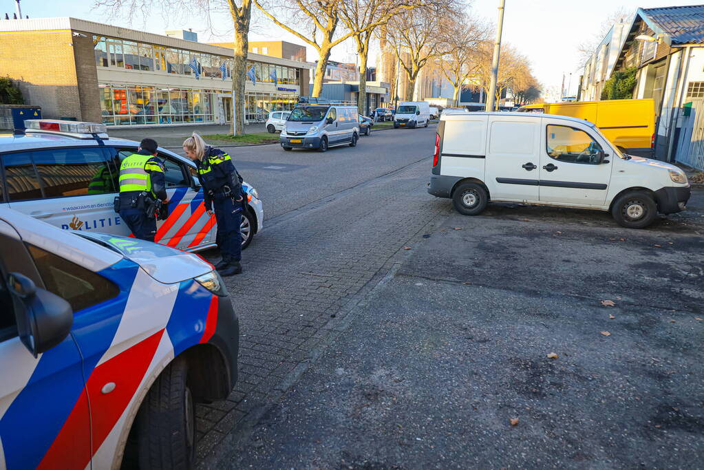 Bestelbus met verdachte inhoud aangetroffen