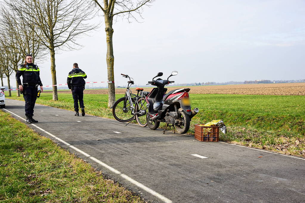 Vrouwelijke fietser zwaargewond bij botsing met scooterrijder