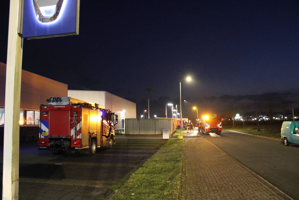 Brandweer groots ingezet voor mogelijke winkelbrand