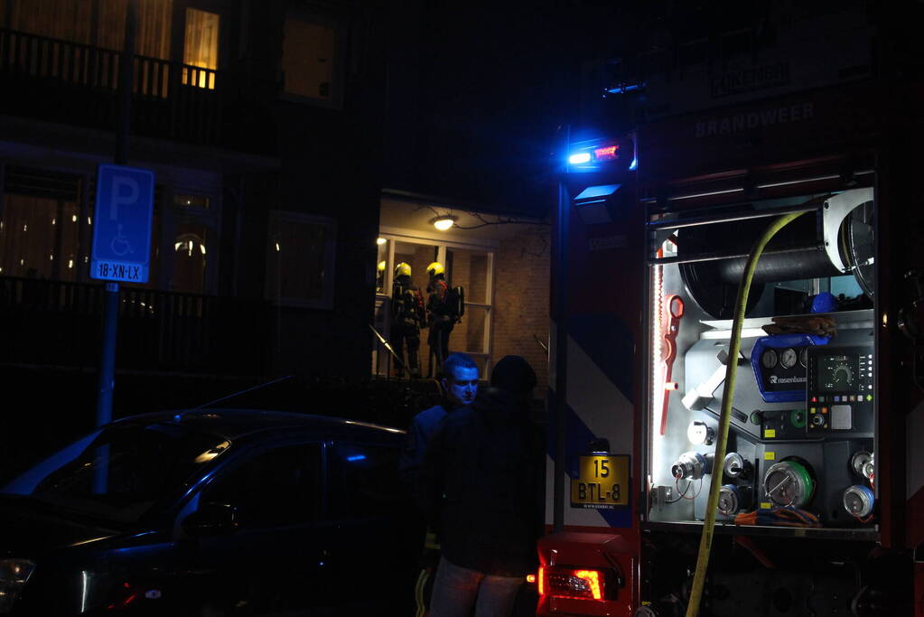 Bankstel in brand in flatwoning