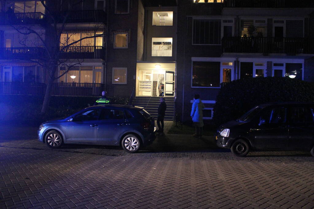 Bankstel in brand in flatwoning