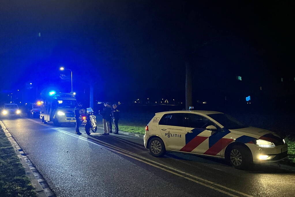 Twee personen ten val met motor