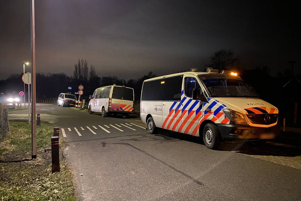 Twee gewonden en drie aanhoudingen na mogelijke ontvoering, politie lost schoten