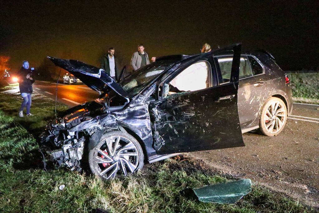 Automobilist slaat meerdere malen over de kop