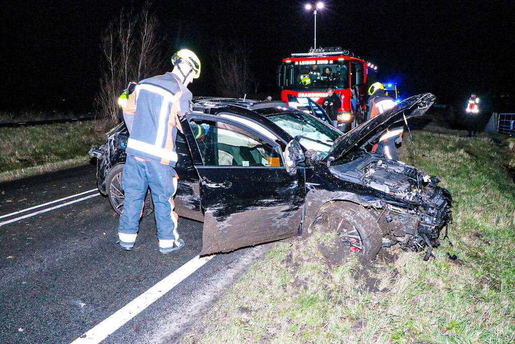 Automobilist slaat meerdere malen over de kop