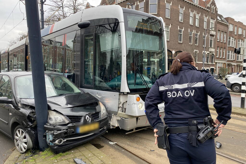 Veel schade bij ongeval tussen tram en auto