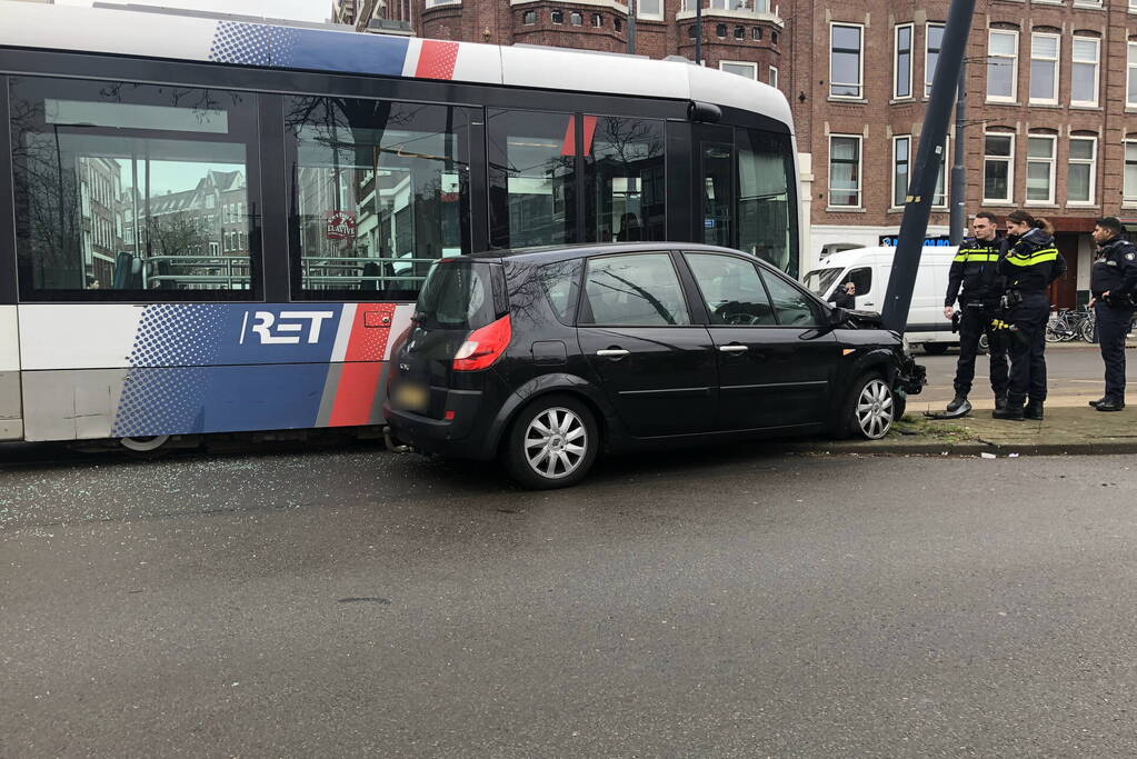 Veel schade bij ongeval tussen tram en auto