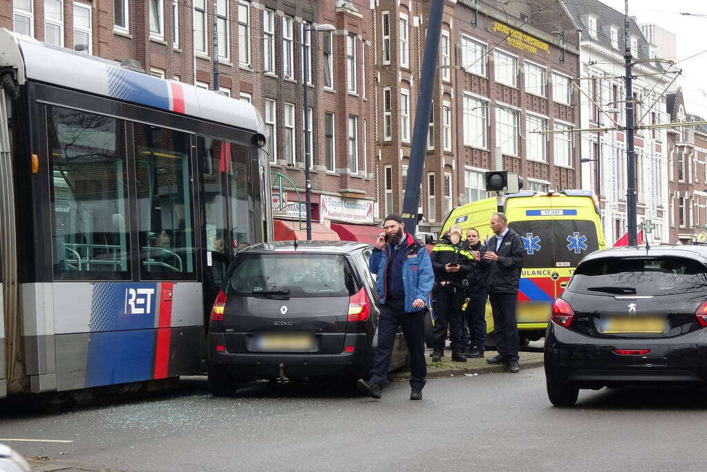 Veel schade bij ongeval tussen tram en auto