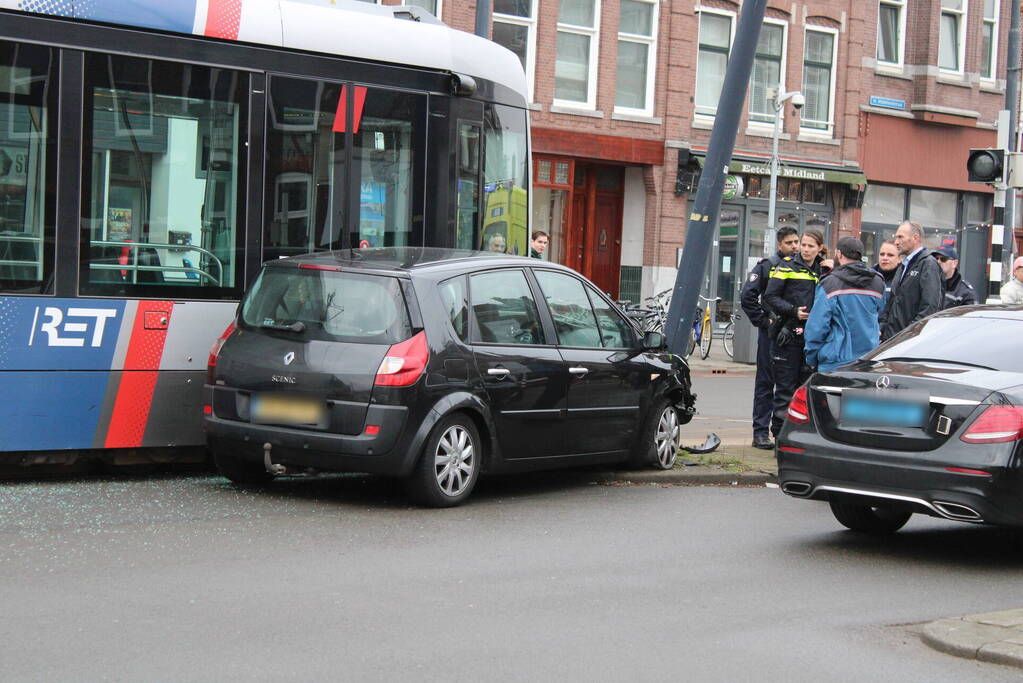 Veel schade bij ongeval tussen tram en auto