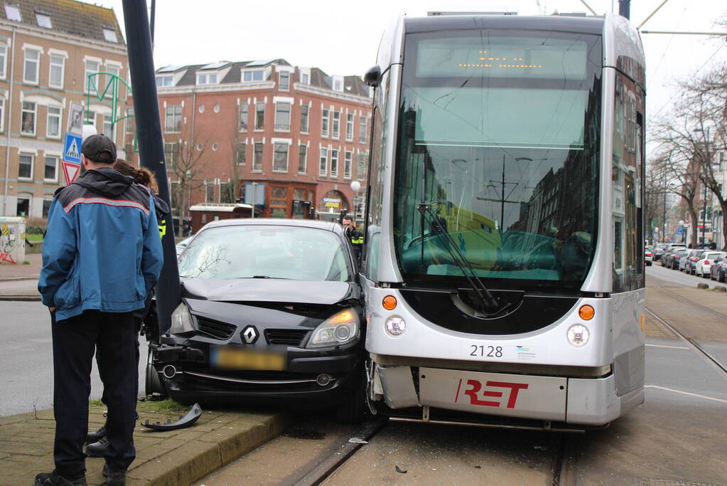 Veel schade bij ongeval tussen tram en auto