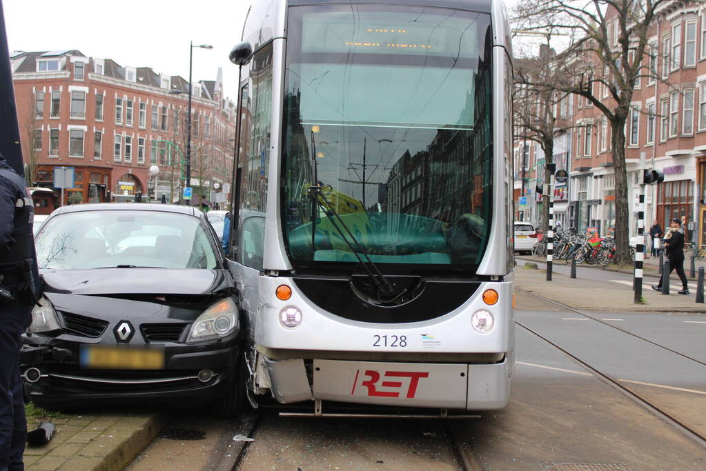 Veel schade bij ongeval tussen tram en auto