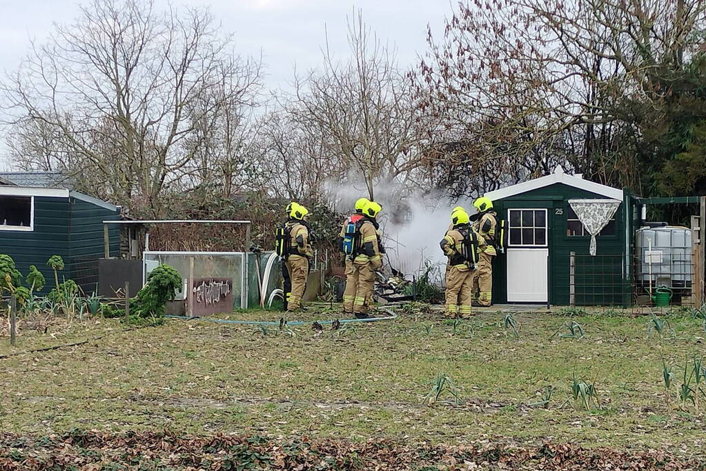 Schuur in volkstuin uitgebrand