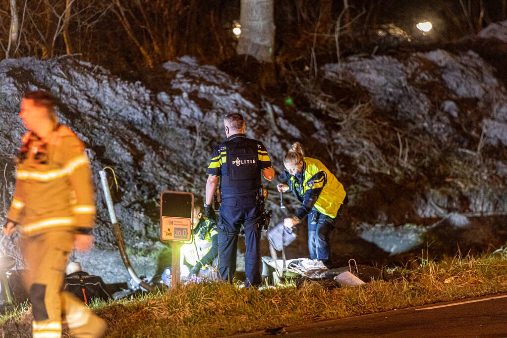 Gevaarlijke verdachte crasht met auto