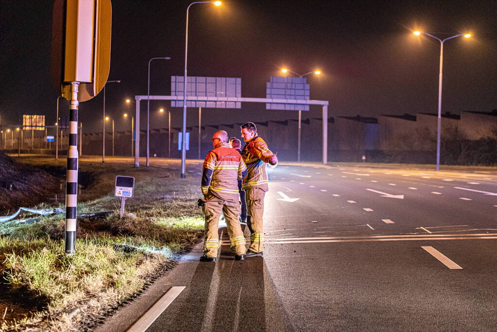 Gevaarlijke verdachte crasht met auto