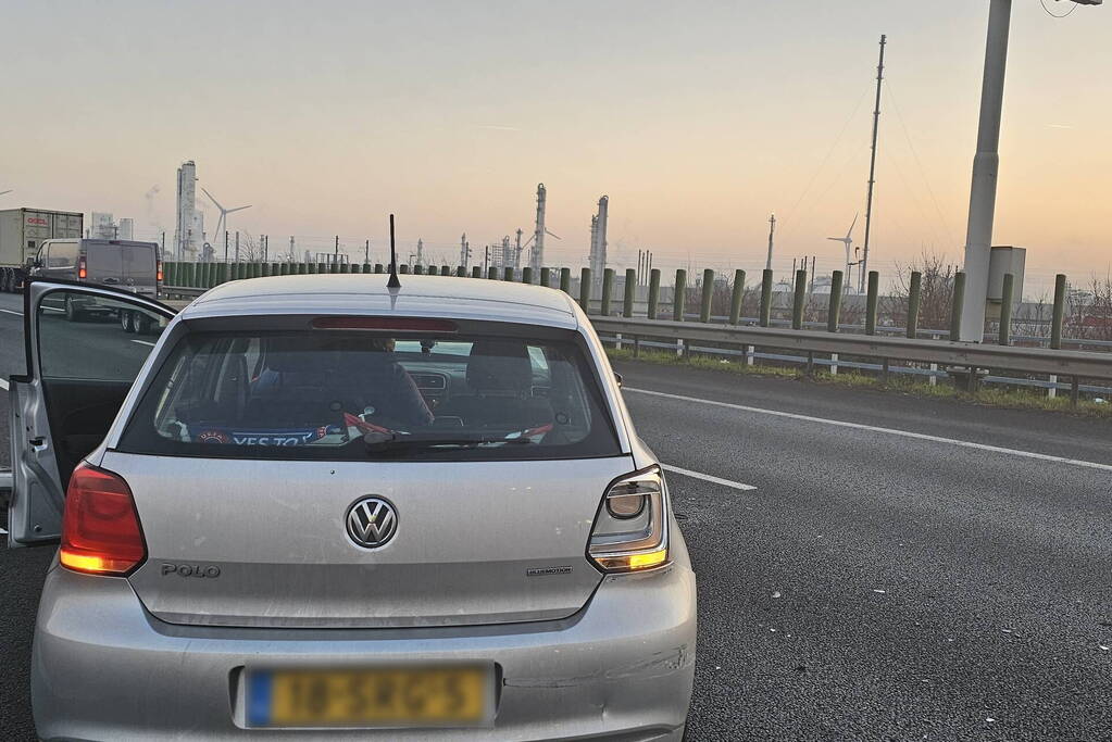 Aanrijding tussen auto en vrachtwagen