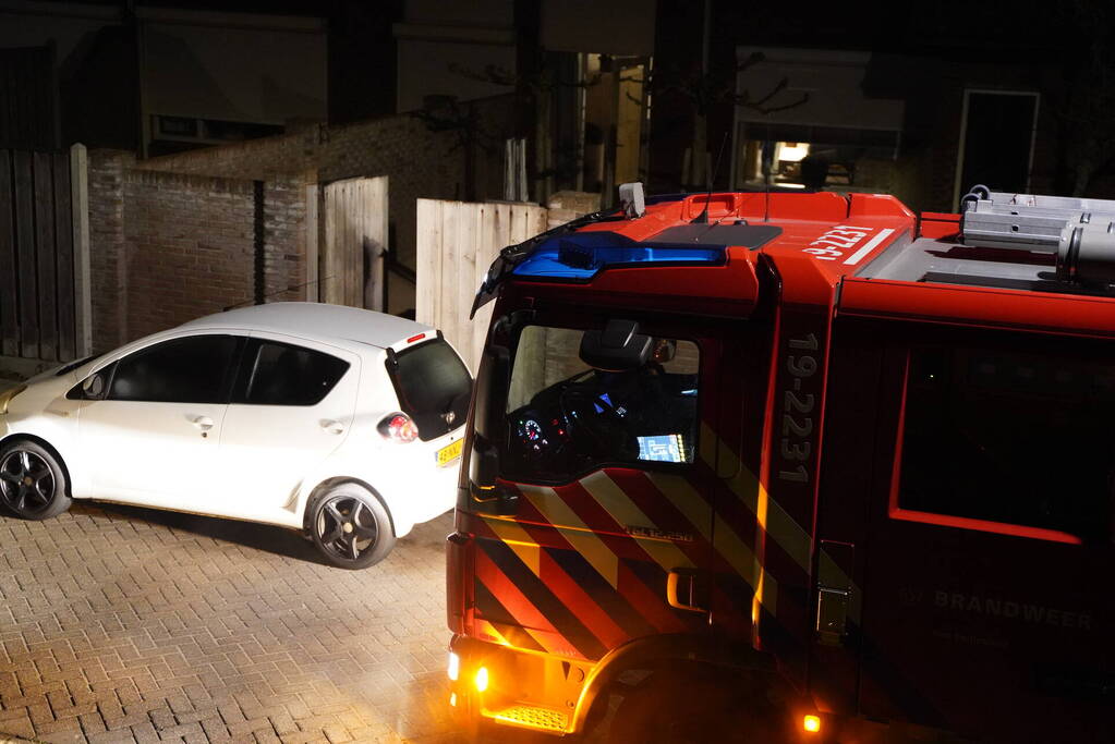 Brandweer doet onderzoek naar gaslucht in woning